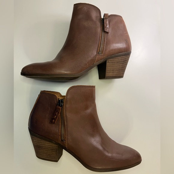 Frye Judith Double Zip Leather Ankle Boots Size 8.5 in Wheat - Picture 15 of 16